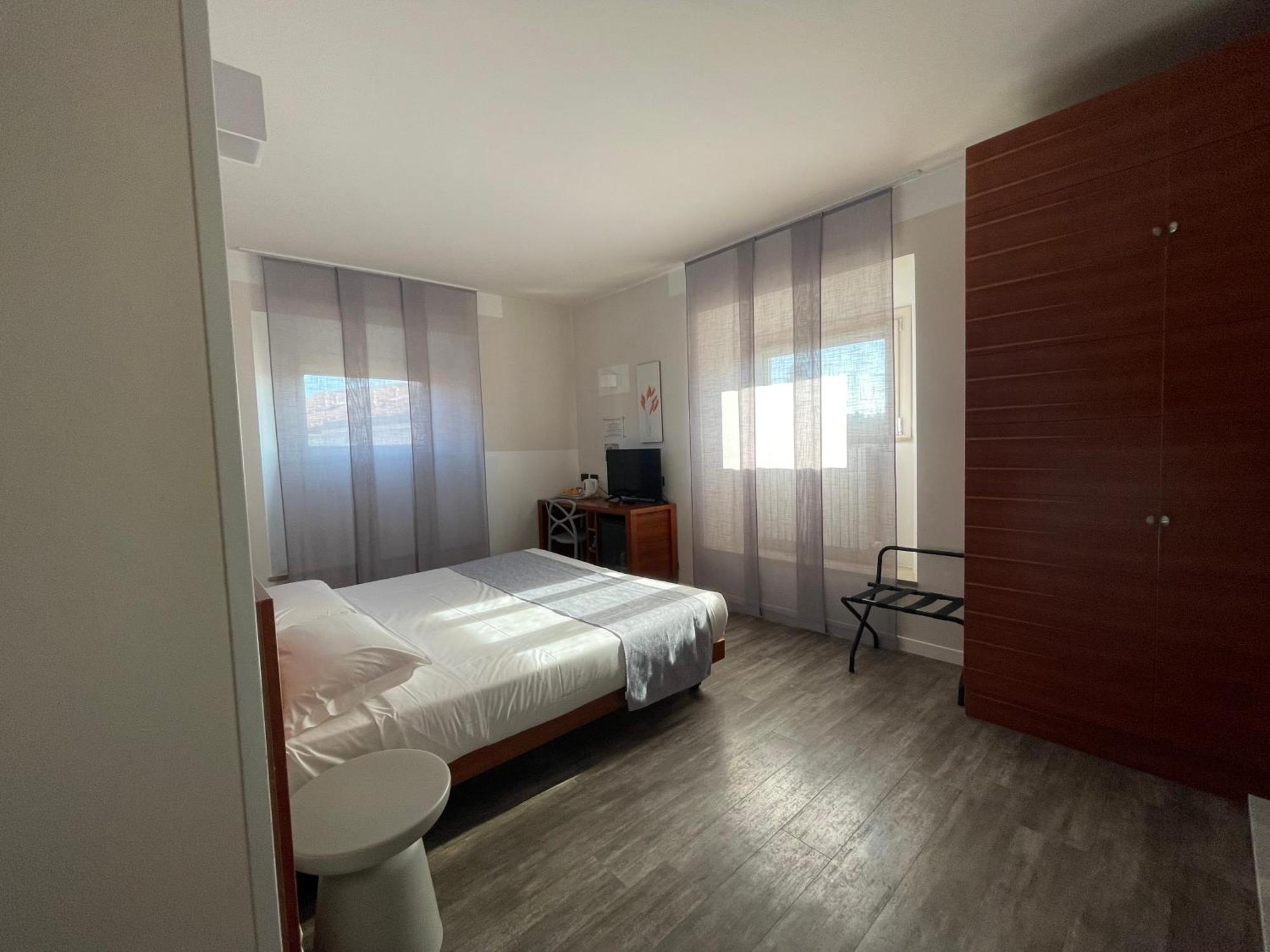 Hotel Europa Варезе Екстериор снимка